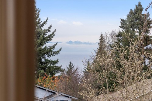 5670 Malibu Terr, Nanaimo, BC 