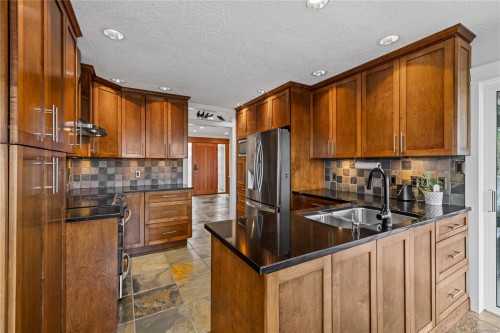 5670 Malibu Terr, Nanaimo, BC 