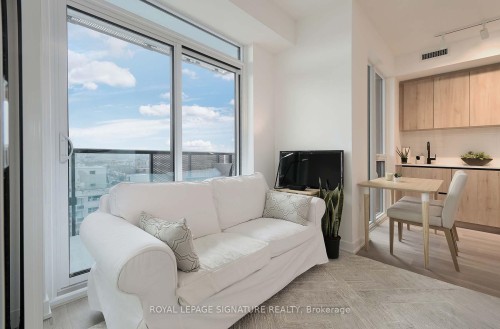 2010-117 Broadway Avenue, Toronto, ON - Indoor Photo Showing Other Room