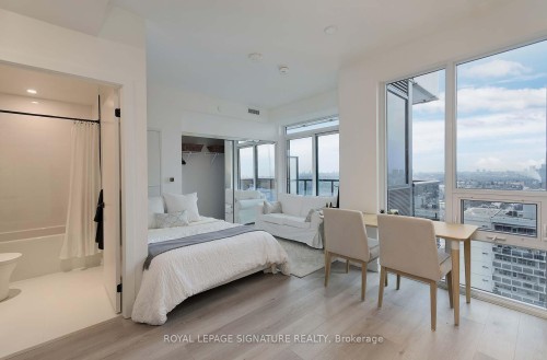 2010-117 Broadway Avenue, Toronto, ON - Indoor Photo Showing Bedroom