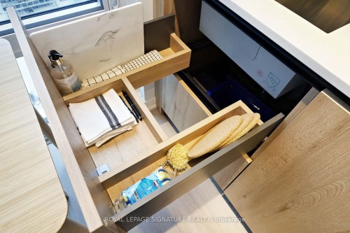 2010-117 Broadway Avenue, Toronto, ON - Indoor Photo Showing Other Room