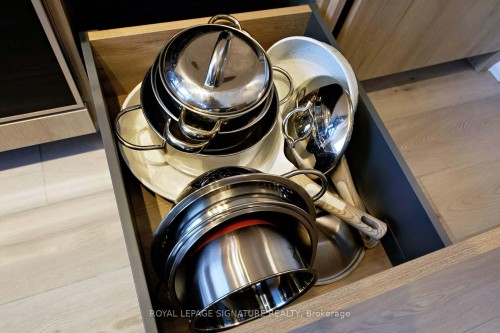 2010-117 Broadway Avenue, Toronto, ON - Indoor