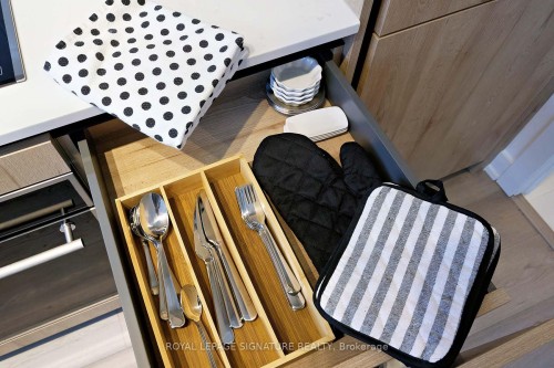 2010-117 Broadway Avenue, Toronto, ON - Indoor Photo Showing Other Room