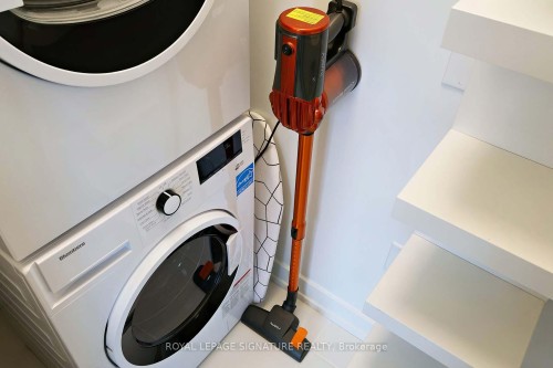 2010-117 Broadway Avenue, Toronto, ON - Indoor Photo Showing Laundry Room