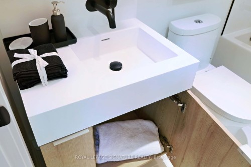 2010-117 Broadway Avenue, Toronto, ON - Indoor Photo Showing Bathroom