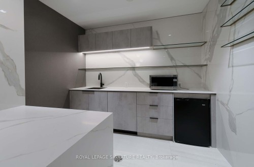 2010-117 Broadway Avenue, Toronto, ON - Indoor