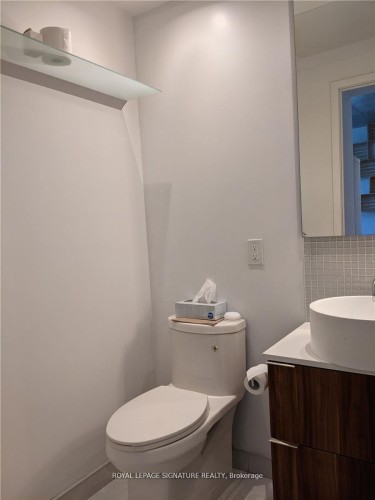 201-185 Roehampton Avenue, Toronto, ON - Indoor Photo Showing Bathroom