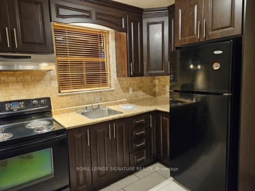3-71 Thirteenth Street, Toronto, ON - Indoor Photo Showing Kitchen