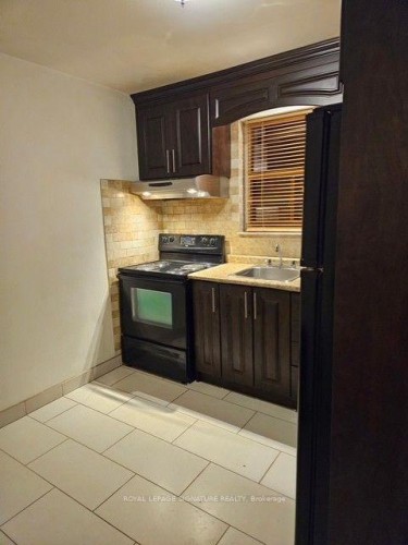 3-71 Thirteenth Street, Toronto, ON - Indoor Photo Showing Kitchen