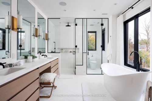 207 Strathallan Boulevard, Toronto, ON - Indoor Photo Showing Bathroom