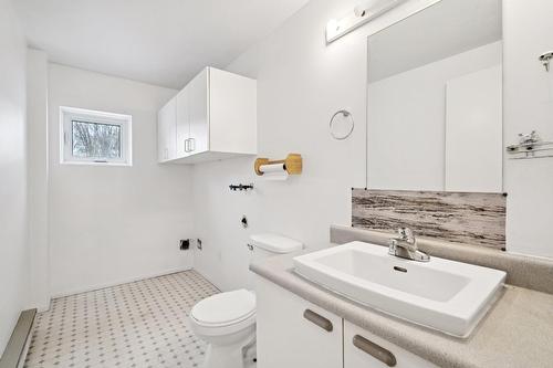 Powder room - 135 Rue De Provence, L'Île-Perrot, QC 