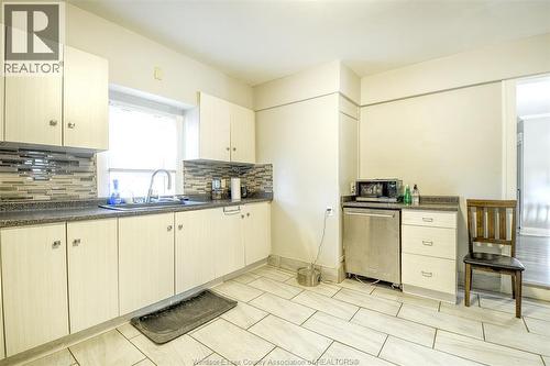 1143 Langlois, Windsor, ON - Indoor Photo Showing Kitchen
