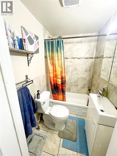 1143 Langlois, Windsor, ON - Indoor Photo Showing Bathroom
