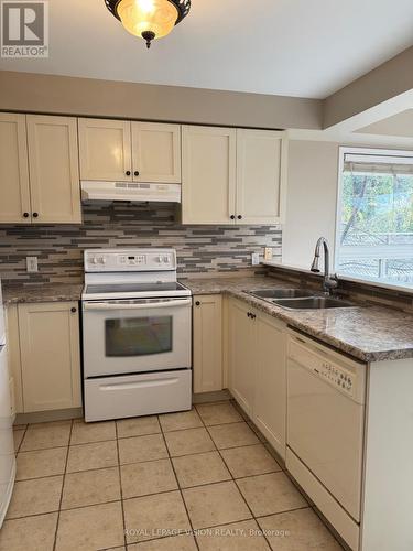 594 Flagstone Court, Oshawa, ON - Indoor Photo Showing Kitchen With Double Sink