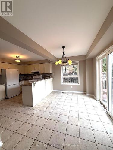 594 Flagstone Court, Oshawa, ON - Indoor Photo Showing Kitchen