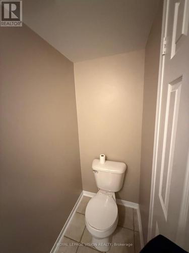 594 Flagstone Court, Oshawa, ON - Indoor Photo Showing Bathroom