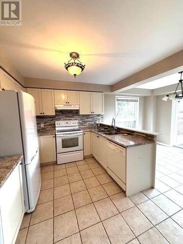 594 Flagstone Court, Oshawa, ON - Indoor Photo Showing Kitchen With Double Sink