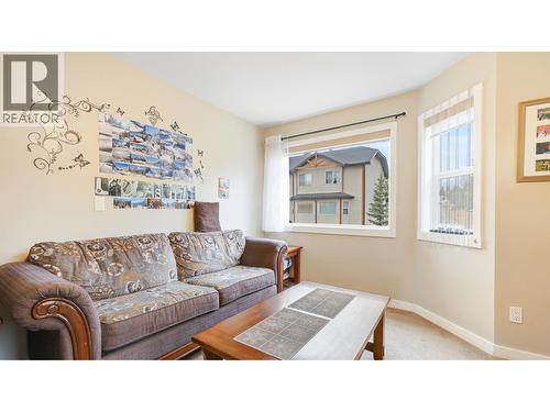 200 Black Forest Trail Unit# 501, Invermere, BC - Indoor Photo Showing Living Room
