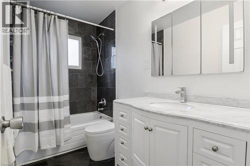 60 Devonglen Drive, Kitchener, ON - Indoor Photo Showing Bathroom