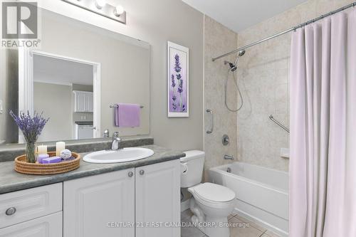 701 - 353 Commissioners Road W, London South (South D), ON - Indoor Photo Showing Bathroom