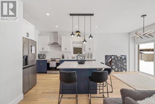 1362 Bush Hill Link, London North (North S), ON - Indoor Photo Showing Kitchen With Upgraded Kitchen