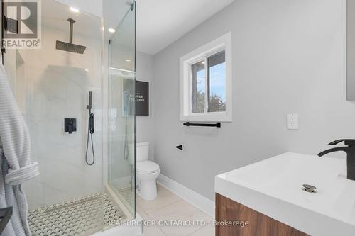 943 Barry Avenue, Innisfil, ON - Indoor Photo Showing Bathroom