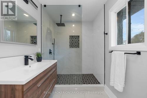 943 Barry Avenue, Innisfil, ON - Indoor Photo Showing Bathroom