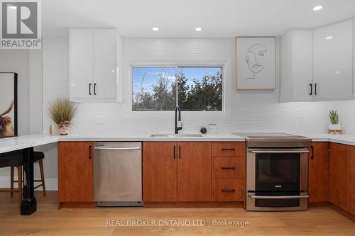 943 Barry Avenue, Innisfil, ON - Indoor Photo Showing Kitchen