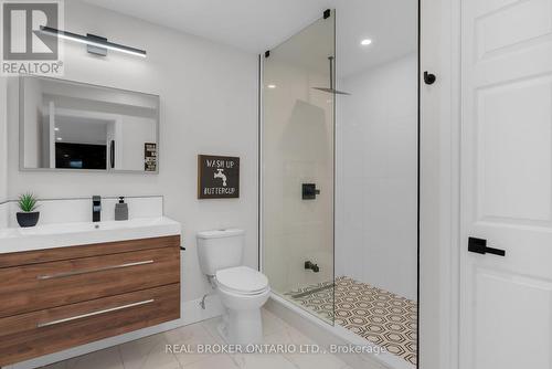 943 Barry Avenue, Innisfil, ON - Indoor Photo Showing Bathroom