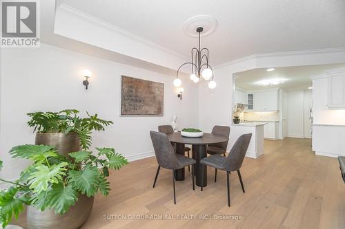 304 - 30 Anglesey Boulevard, Toronto, ON - Indoor Photo Showing Dining Room