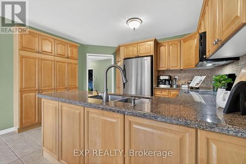 5612 Blue Spruce Avenue, Burlington, ON - Indoor Photo Showing Kitchen With Double Sink