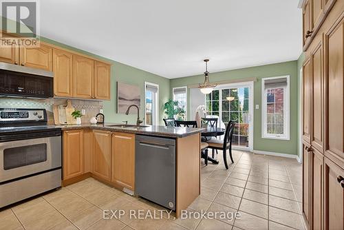 5612 Blue Spruce Avenue, Burlington, ON - Indoor Photo Showing Kitchen