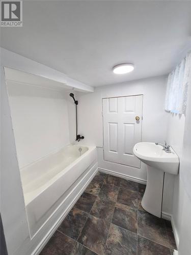 10 Bayview Heights, Glovertown, NL - Indoor Photo Showing Bathroom