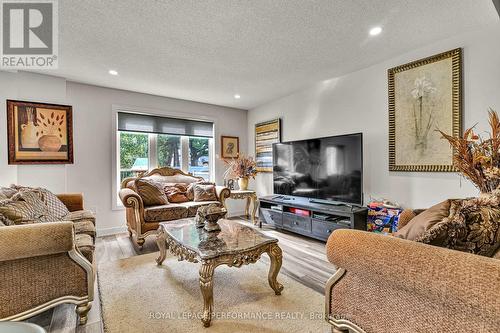 609 Robert Street, Clarence-Rockland, ON - Indoor Photo Showing Living Room
