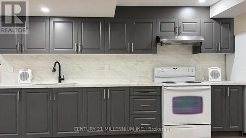 40 Houghton Street, Cambridge, ON - Indoor Photo Showing Kitchen