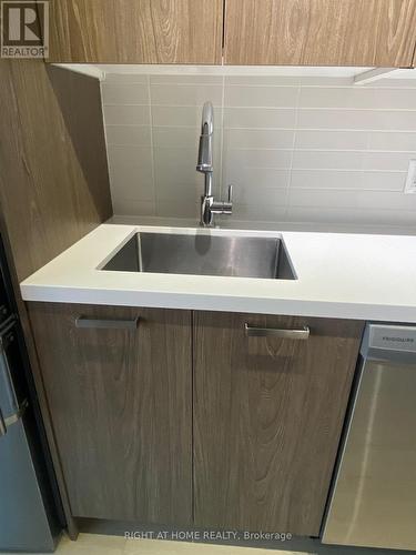 708 - 203 Catherine St Street, Ottawa, ON - Indoor Photo Showing Kitchen