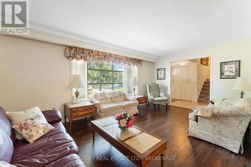 27 Meadowlark Crescent, St. Catharines (Lakeshore), ON - Indoor Photo Showing Living Room