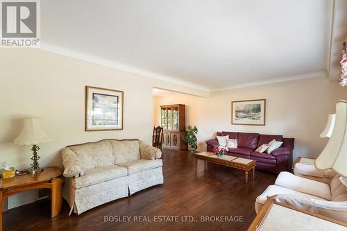 27 Meadowlark Crescent, St. Catharines (Lakeshore), ON - Indoor Photo Showing Living Room