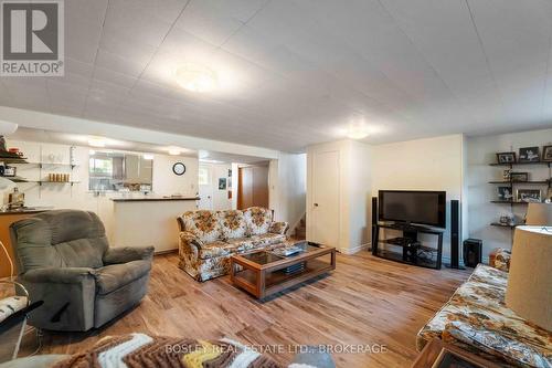 27 Meadowlark Crescent, St. Catharines (Lakeshore), ON - Indoor Photo Showing Living Room