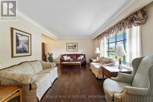 27 Meadowlark Crescent, St. Catharines (Lakeshore), ON - Indoor Photo Showing Living Room