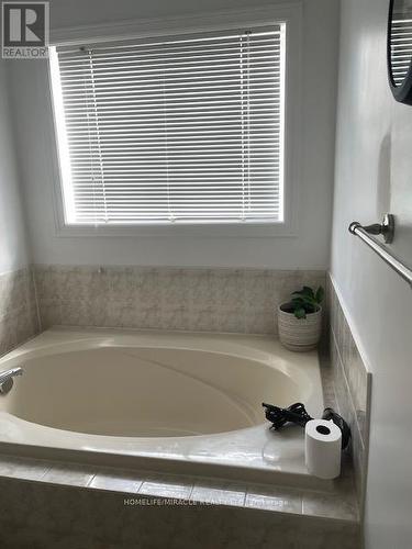 3480 Fountain Park Avenue, Mississauga, ON - Indoor Photo Showing Bathroom