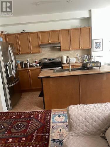 3480 Fountain Park Avenue, Mississauga, ON - Indoor Photo Showing Kitchen
