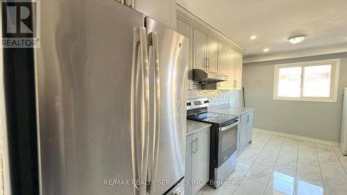 7684 Netherwood Road, Mississauga, ON - Indoor Photo Showing Kitchen With Upgraded Kitchen