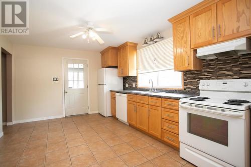 84 Wallace Ter, Sault Ste. Marie, ON - Indoor Photo Showing Kitchen