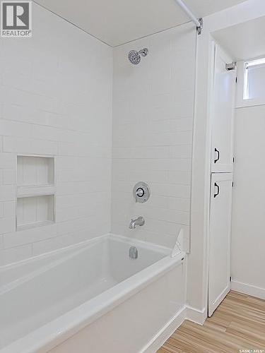 751 4Th Avenue Ne, Swift Current, SK - Indoor Photo Showing Bathroom