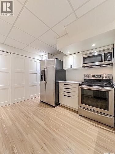 751 4Th Avenue Ne, Swift Current, SK - Indoor Photo Showing Kitchen