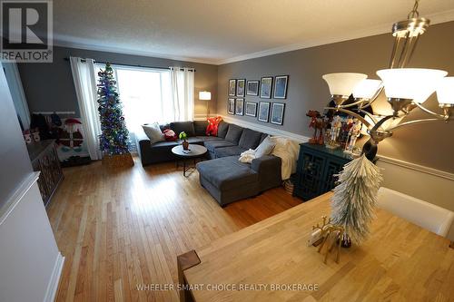 402 Cline Avenue, Cornwall, ON - Indoor Photo Showing Living Room