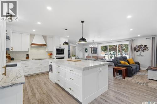 3117 Ortona Street, Saskatoon, SK - Indoor Photo Showing Kitchen With Upgraded Kitchen