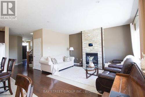 1451 Howlett Circle, London North, ON - Indoor Photo Showing Living Room With Fireplace