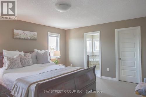 1451 Howlett Circle, London North, ON - Indoor Photo Showing Bedroom